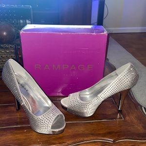 Peep Toe Retro Style Studded Pump